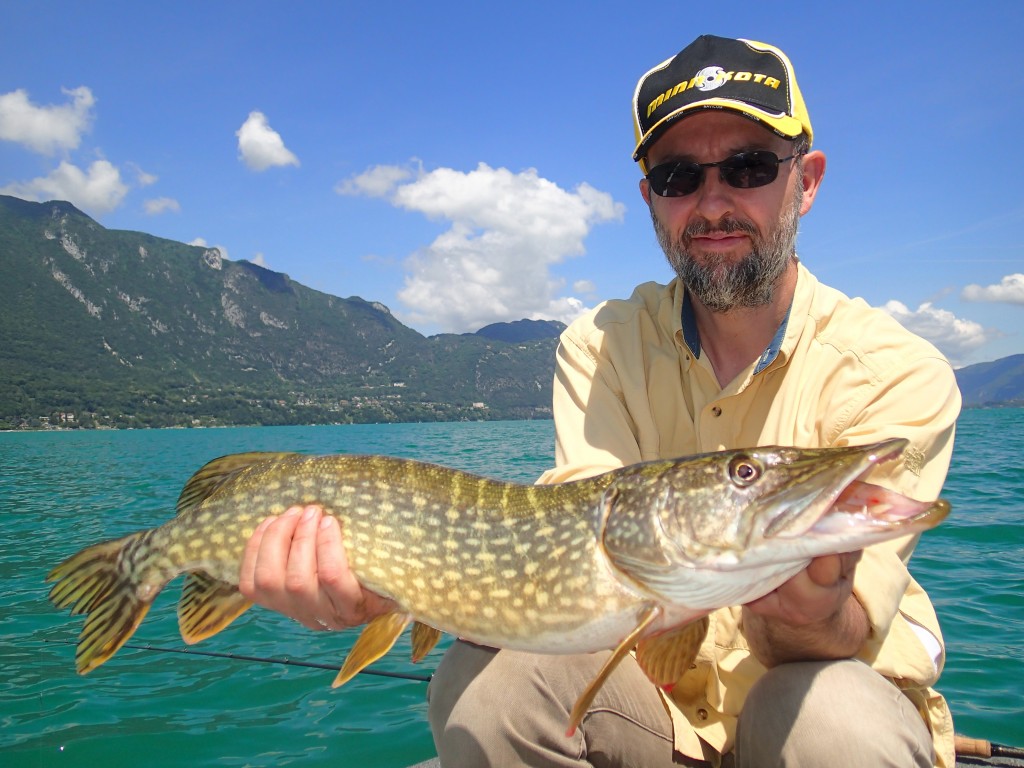 savoieguidage lac d'Annecy peche en Savoie